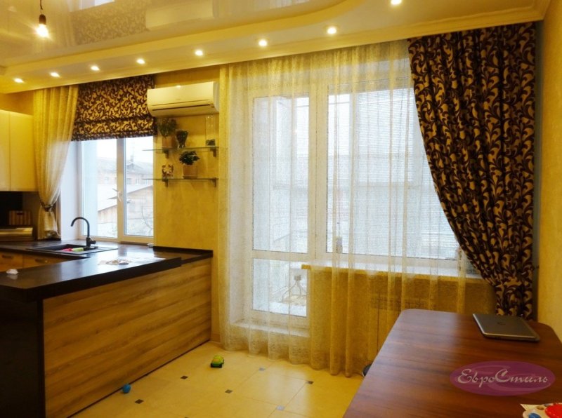 Кухни гостиные с панорамными окнами