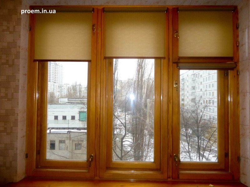 Рулонные шторы на окно с форточкой