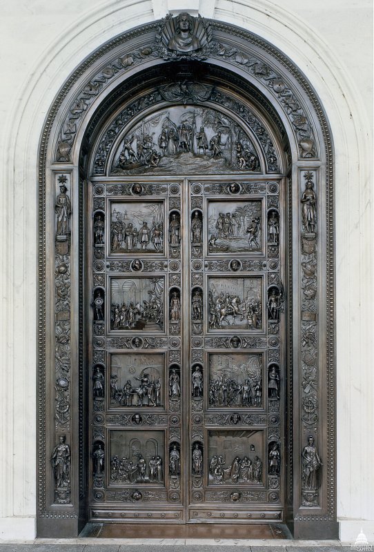 Церковные двери старинные