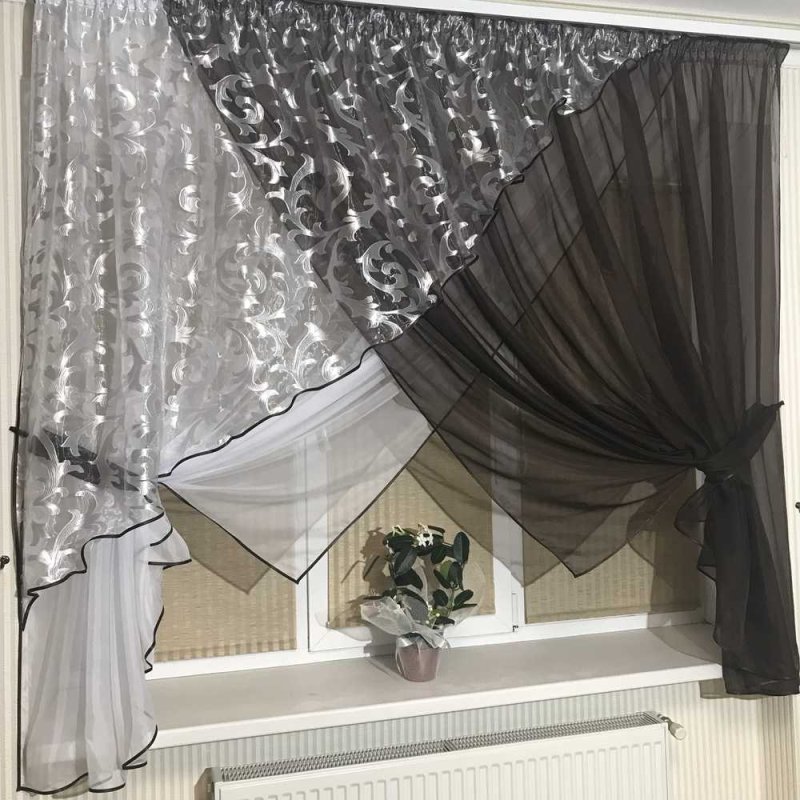 Кухонные шторы с балконной дверью