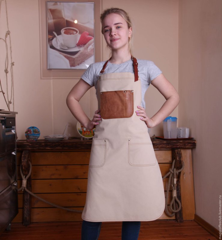 Девушки в стрингах на кухне