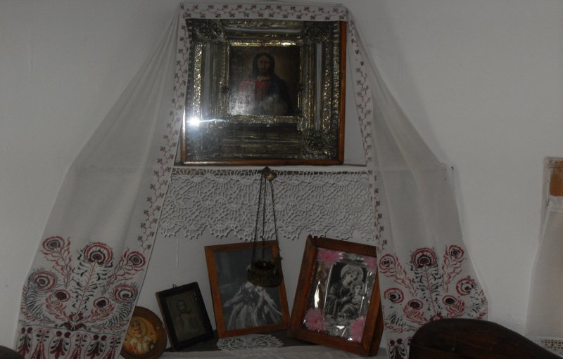 Полка для красного угла