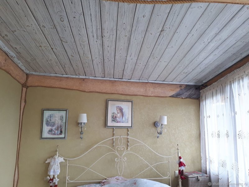 Деревянная вагонка на потолке