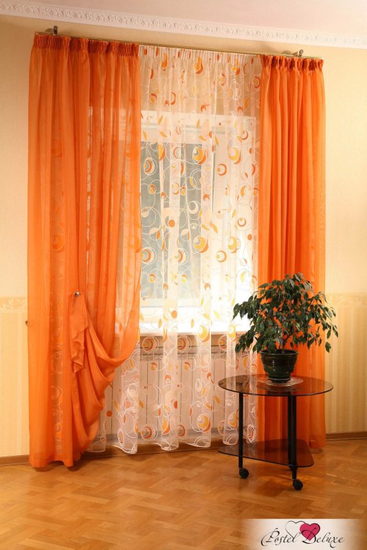 Персиковые шторы на кухню