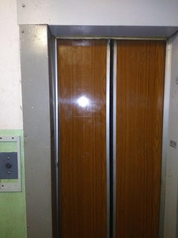 Старый Советский грузовой лифт