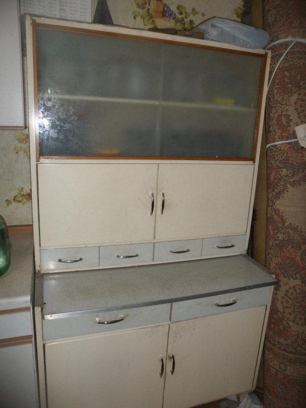 Советский кухонный буфет