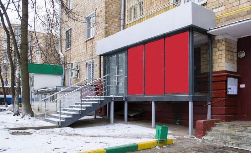 Входная группа в нежилое помещение