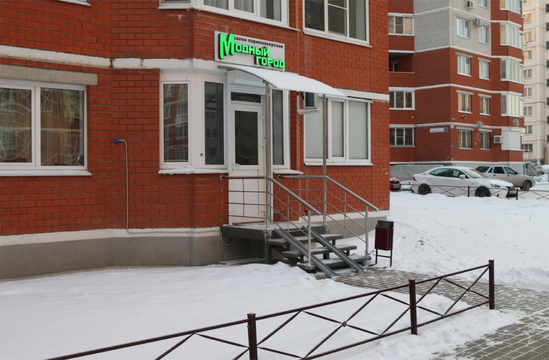 Магазин на первом этаже многоквартирного дома