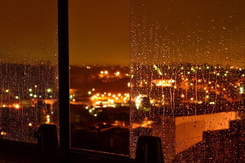 Огни города из окна