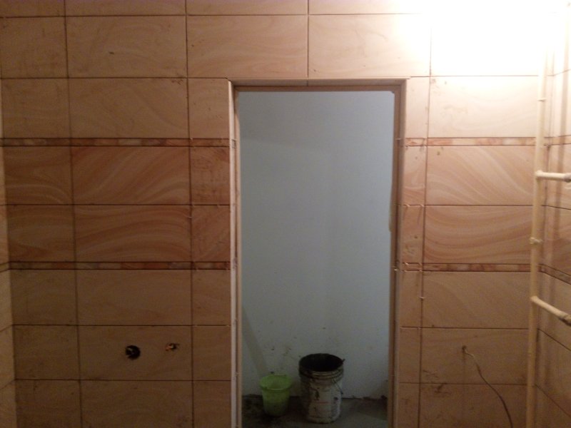 Скрытая дверь в ванной