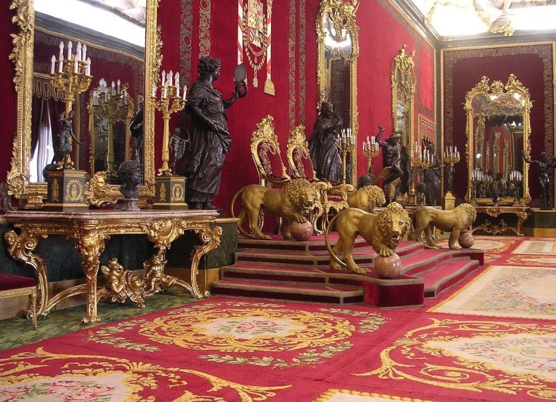 Королевский дворец в Мадриде Испания