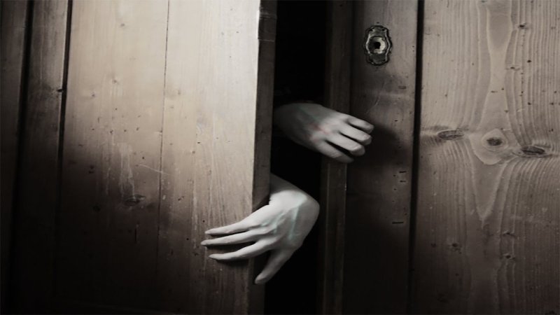Страшная дверь