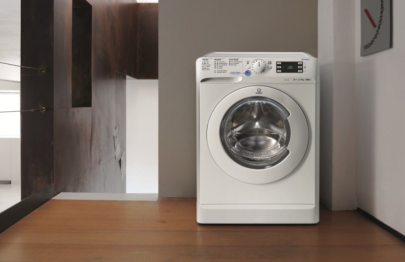 Стиральная машина Indesit в интерьере