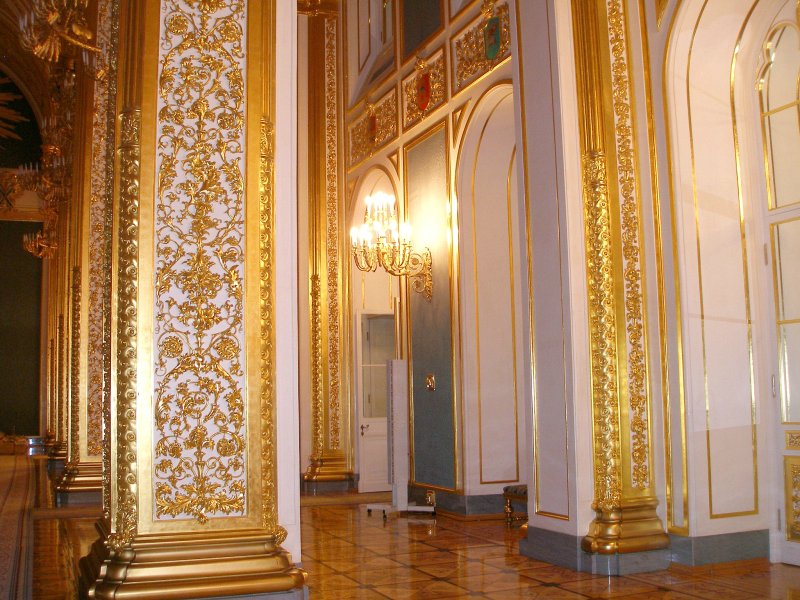 Павильонный зал Эрмитажа часы Павлин