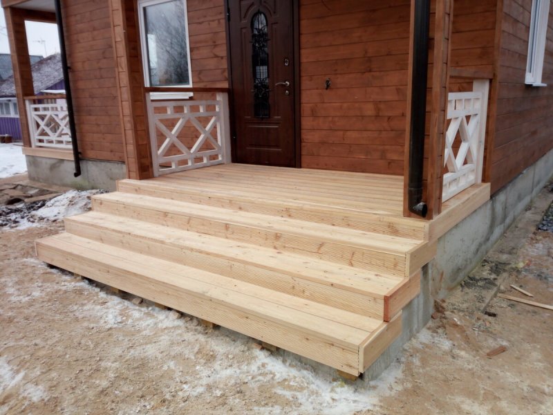 Крыльцо из бревна