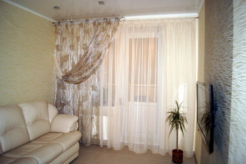 Короткая тюль в гостиную