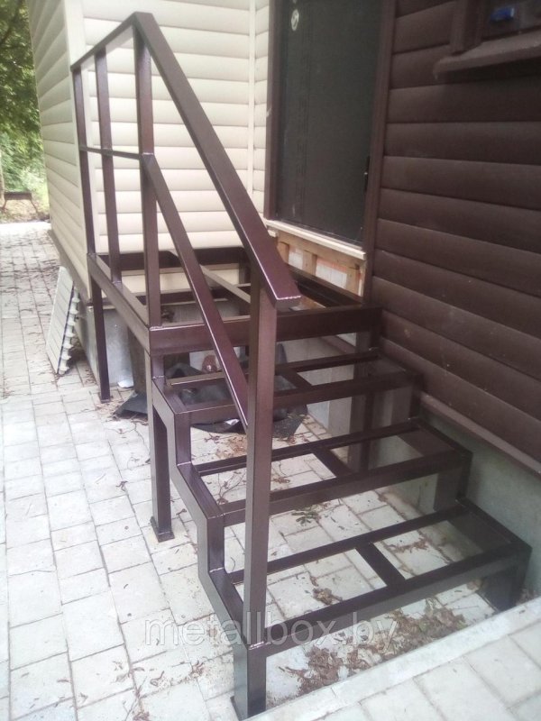 Каркас ступеней для крыльца из металла