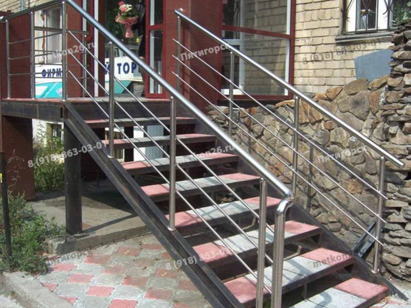 Лестница металлическая уличная