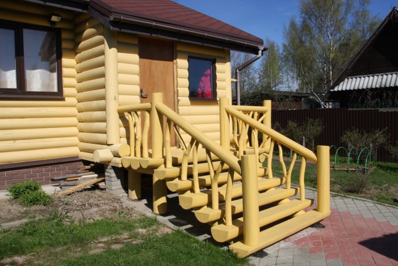 Крыльцо из бревна