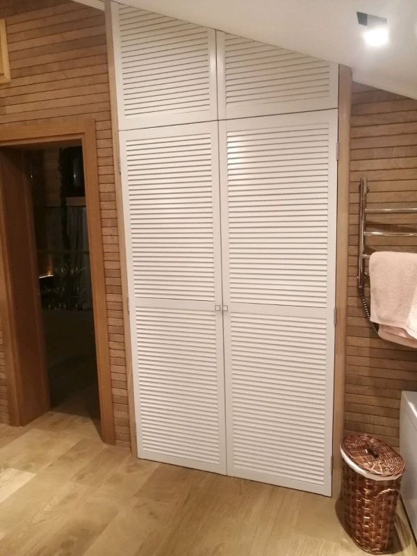 Жалюзийные двери для сантехнического шкафа