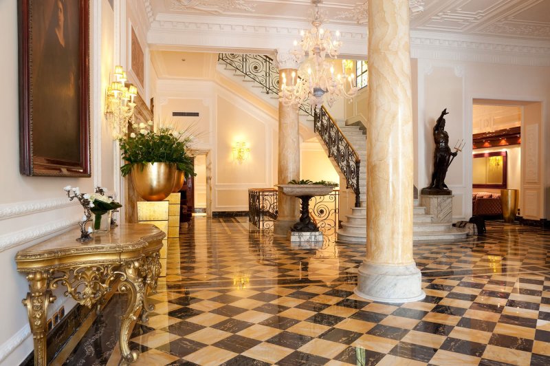 Интерьеры отеля Regina Hotel Baglioni