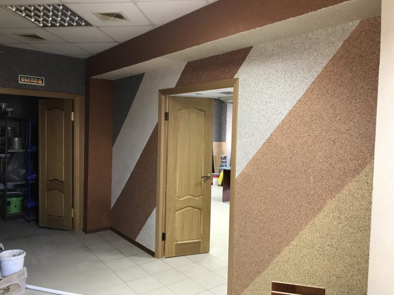 Декоративная штукатурка в прихожей