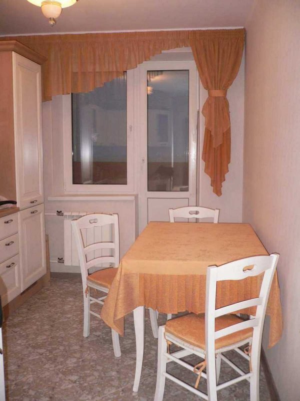 Шторы на кухню с балконом