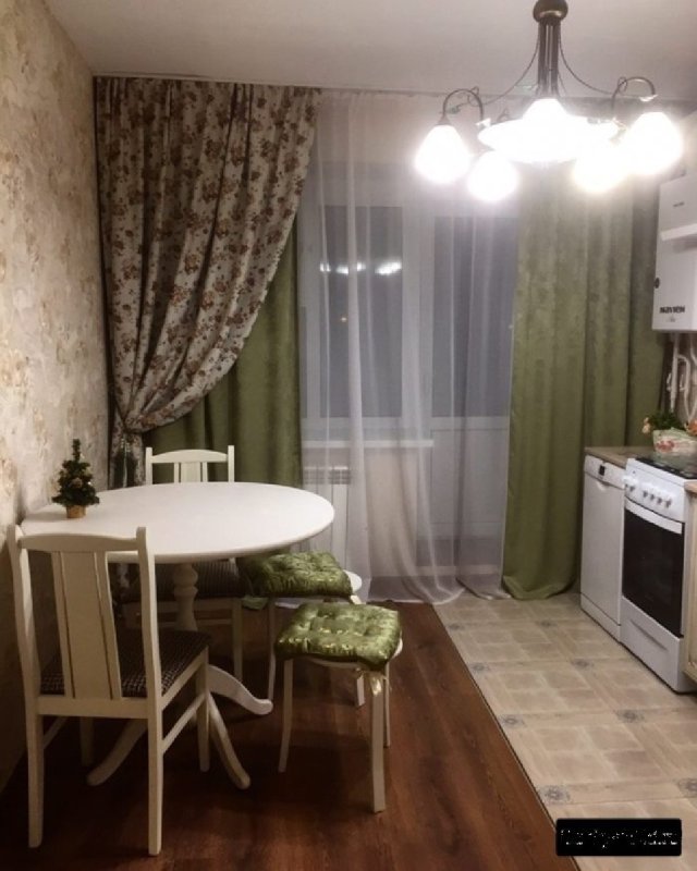 Шторы на кухню с балконной дверью
