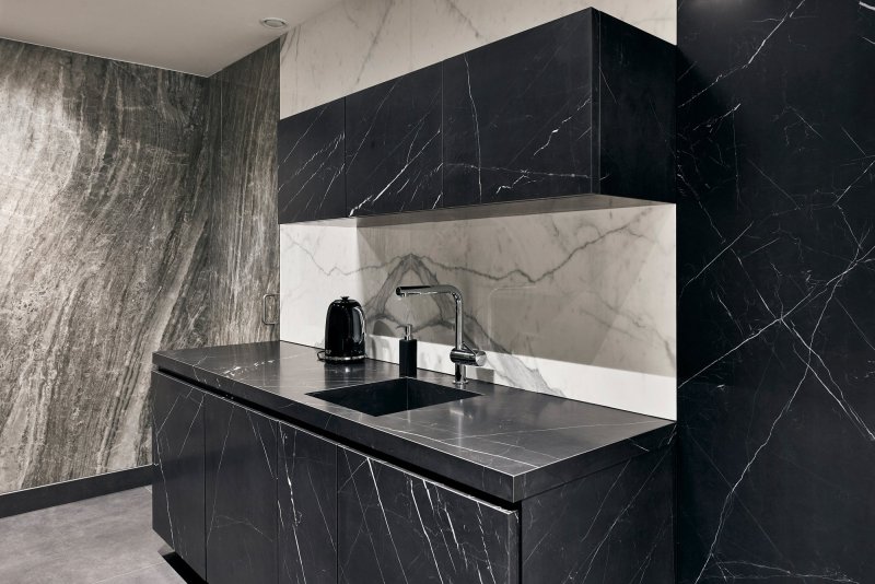 Rex Nero Marquina