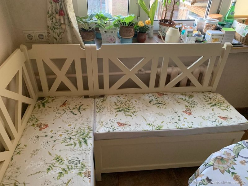 Деревянная скамья на кухню
