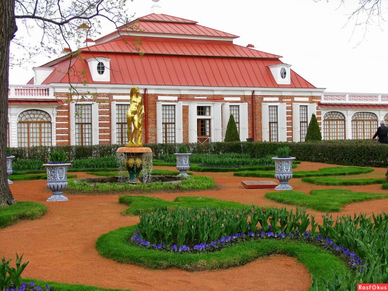 Дворец Монплезир в Петергофе