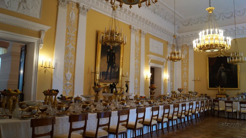 Екатерининский корпус в Петергофе