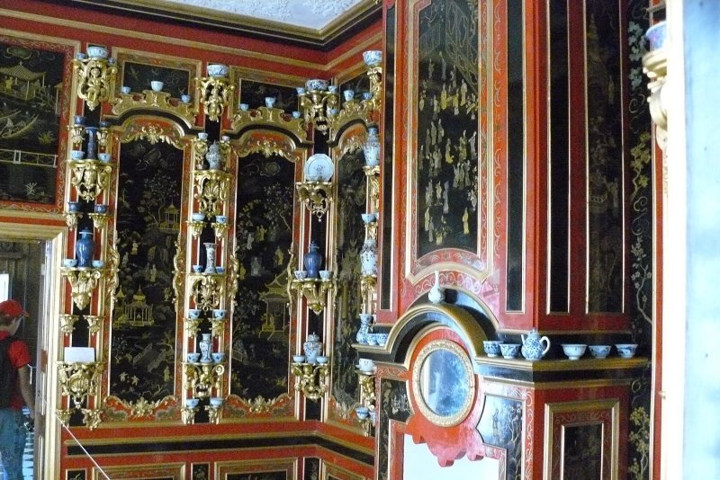 Дворец Монплезир лаковый кабинет