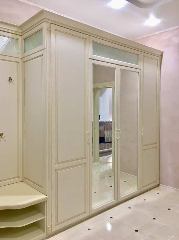 Шкаф классический