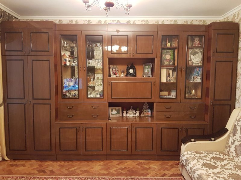 Сервант полированный