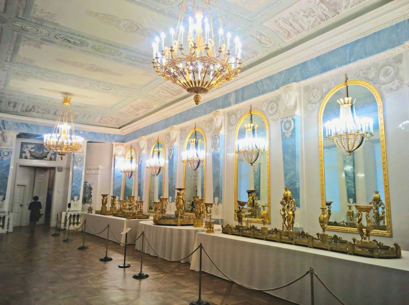 Петровский (малый Тронный) зал зимнего дворца