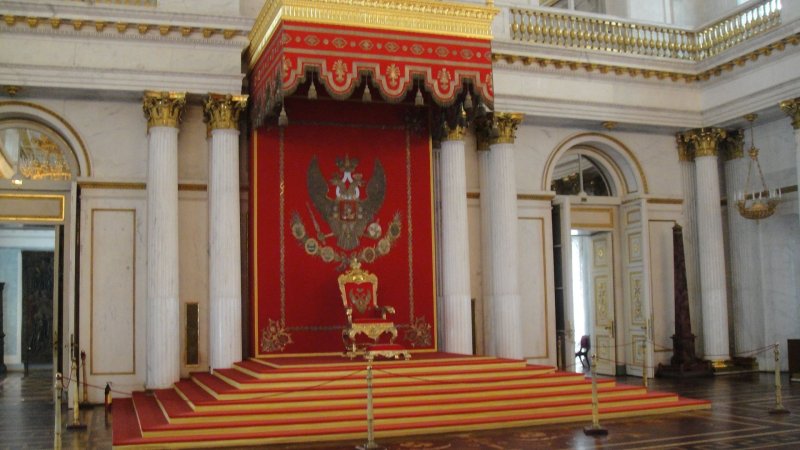 Георгиевский зал зимнего дворца трон