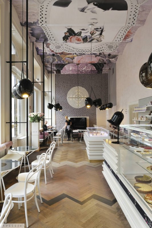 Кафе-кондитерская «Café l’Éclair»