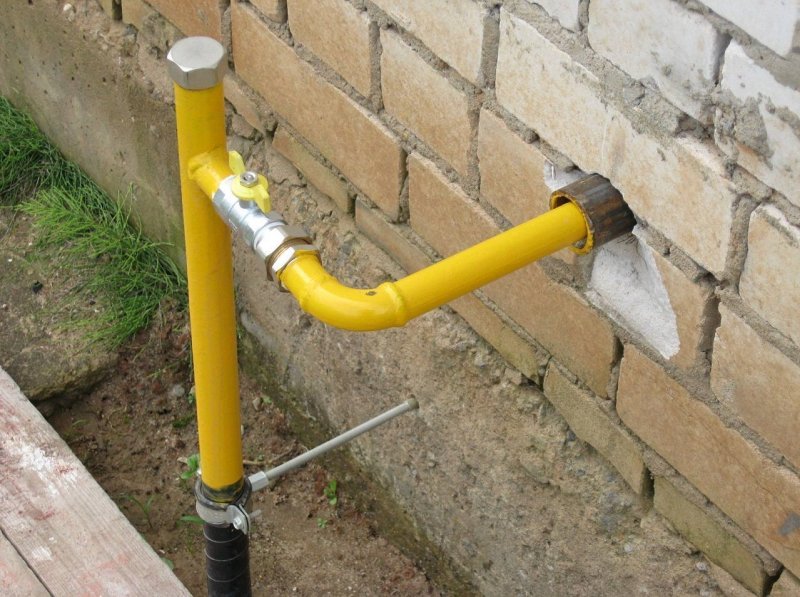 Газовые трубы в многоквартирном доме