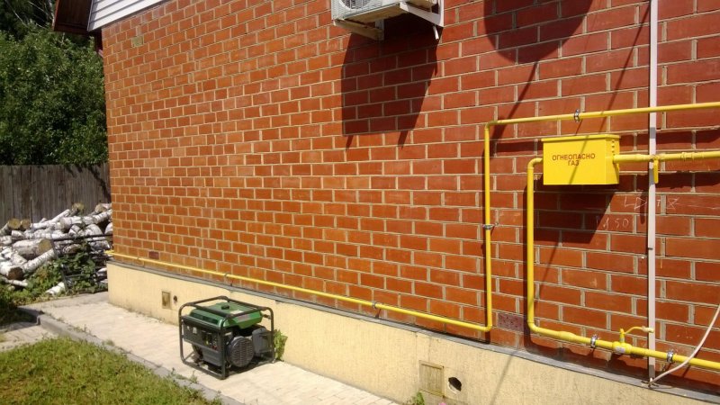 Газовая труба в доме