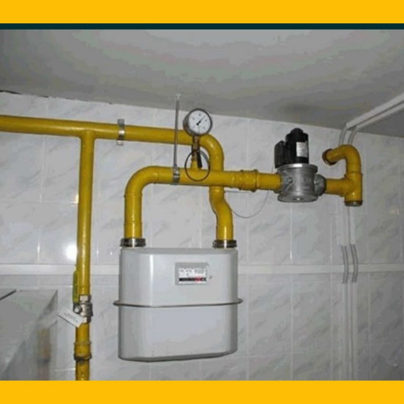 Газовая труба по фасаду