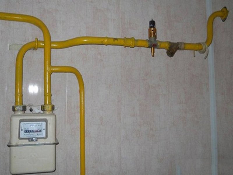 Кран на газовую трубу на улице