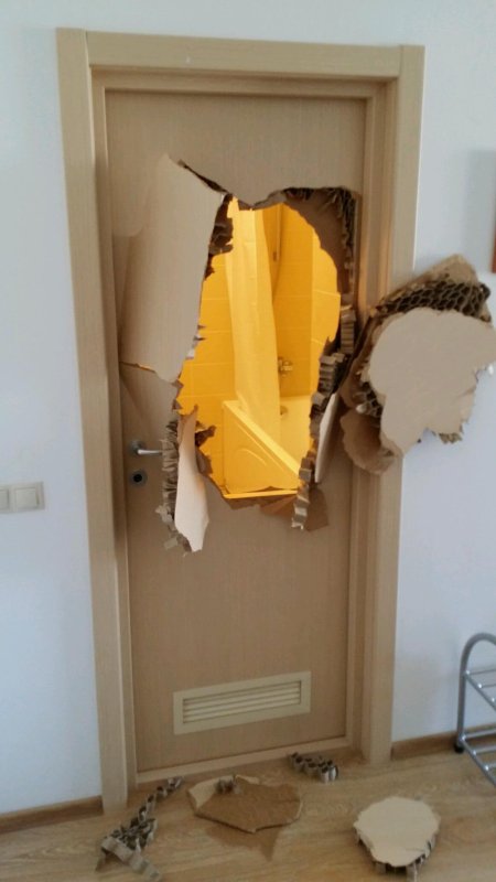 Выбитая дверь