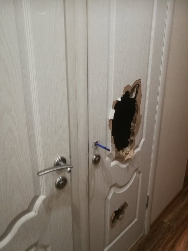 Сломанная дверь межкомнатная