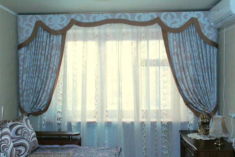 Жесткий ламбрекен