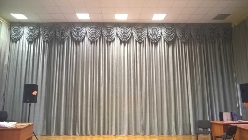 Шторы для актового зала