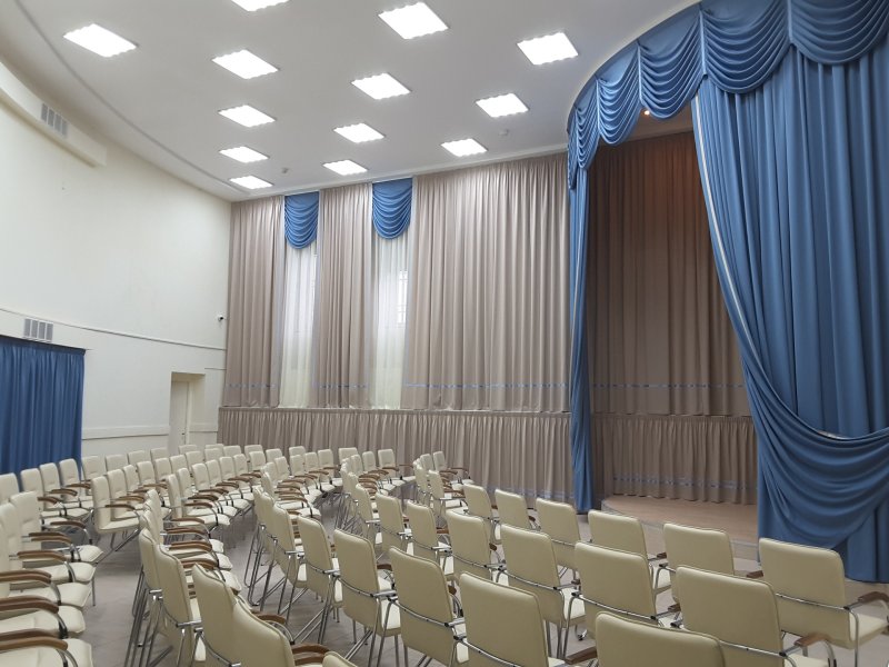 Шторы в актовом зале
