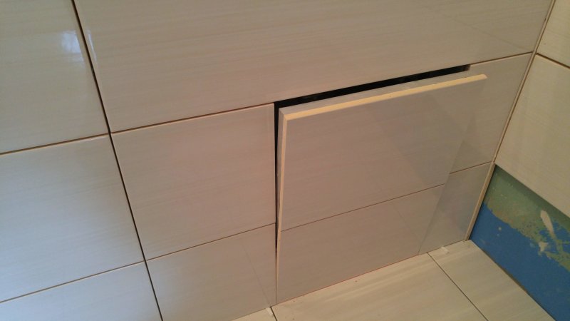 Смотровой лючок под плитку 20×30