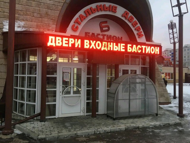 Металлическая дверь под древесину ценных пород