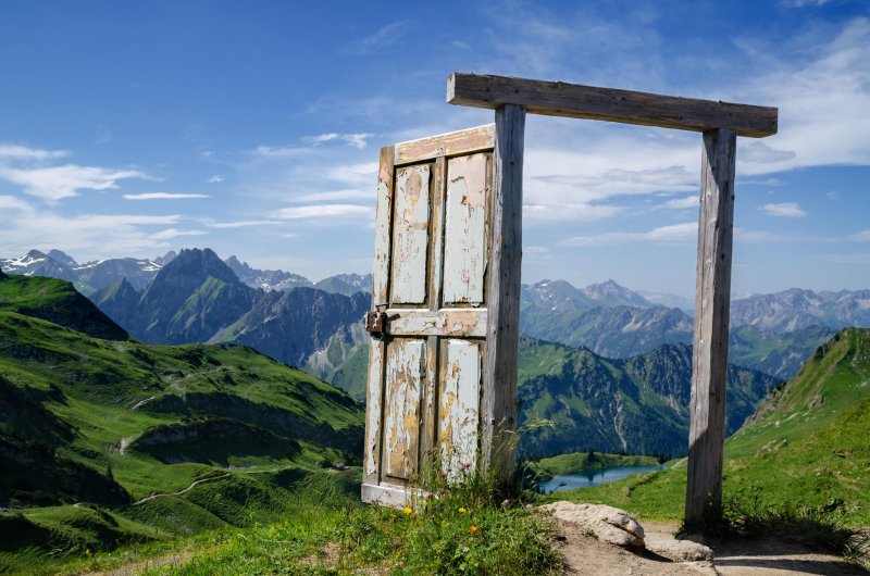 Дверь в горах